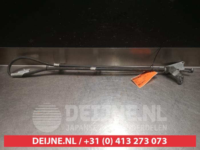 Gebruikte Handrem Kabel Nissan Almera (N16) 2.2 Di 16V Prijs € 20,00 Margeregeling aangeboden door V.Deijne Jap.Auto-onderdelen BV