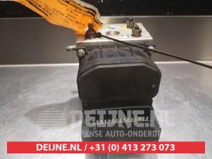 Nissan King Cab ABS Pomp O337683 foto 4