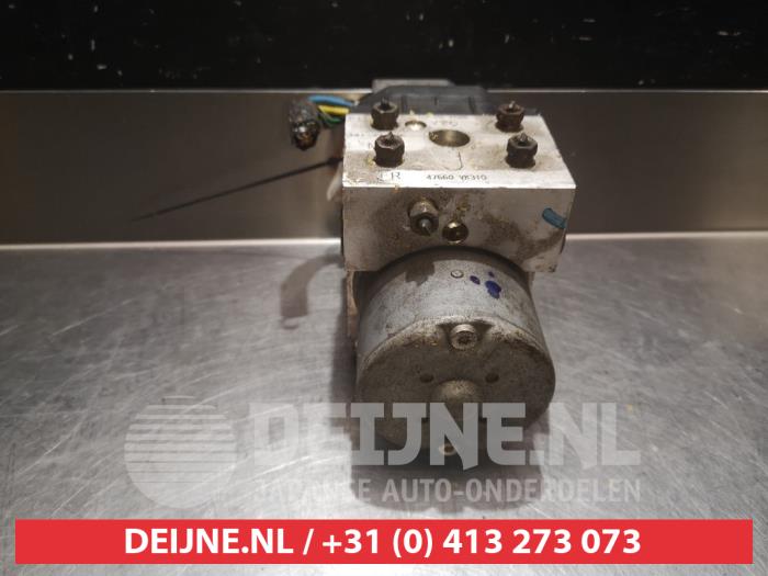 Gebruikte ABS Pomp Nissan King Cab/Pickup 4x4 (D22) 2.5 TDI 16V Prijs € 35,00 Margeregeling aangeboden door V.Deijne Jap.Auto-onderdelen BV