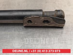 Toyota Auris Gasdemper rechts-achter O295503 foto 2