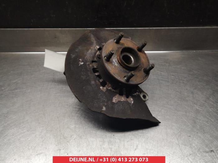 Toyota Avensis Verso Fusee rechts-voor O324180