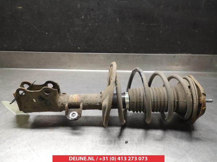 Toyota Avensis Stoßdämpferstrebe rechts vorne O321970