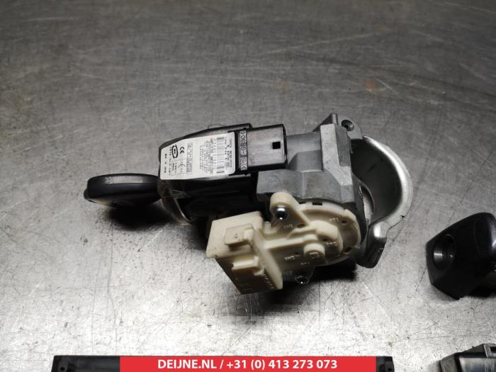 Toyota Verso Ignition lock + key O336083