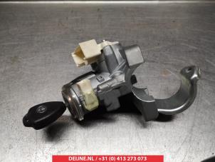 Toyota Verso Ignition lock + key O336083 photo 2