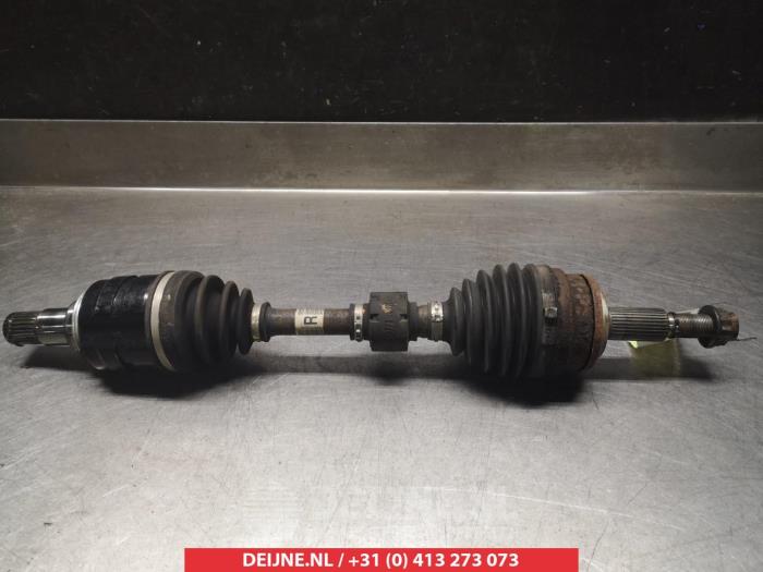 Toyota Auris Aandrijfas links-voor O318750