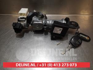 Suzuki Swift Ignition lock + key O335806 photo 2