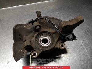 Gebruikte Fusee links-voor Hyundai Trajet 2.0 CRDi 16V Prijs € 40,00 Margeregeling aangeboden door V.Deijne Jap.Auto-onderdelen BV