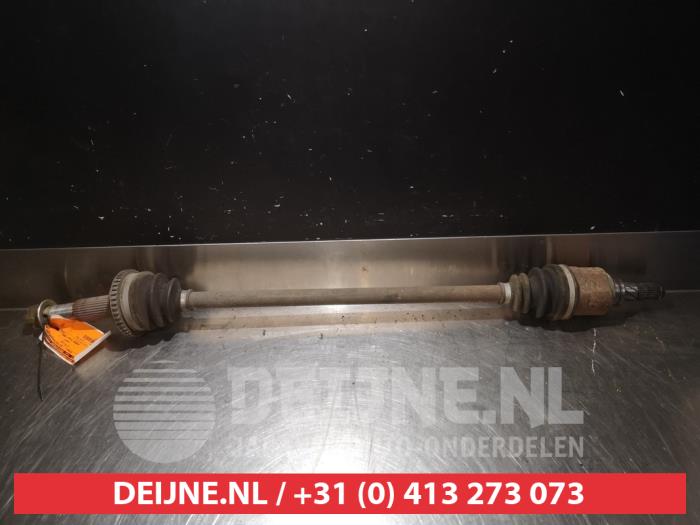 Gebruikte Steekas rechts-achter Nissan X-Trail (T30) 2.0 16V 4x4 Prijs € 35,00 Margeregeling aangeboden door V.Deijne Jap.Auto-onderdelen BV