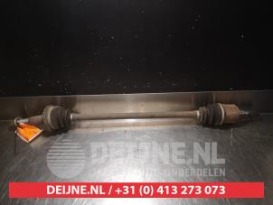 Gebruikte Steekas rechts-achter Nissan X-Trail (T30) 2.0 16V 4x4 Prijs € 35,00 Margeregeling aangeboden door V.Deijne Jap.Auto-onderdelen BV