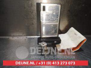 Gebruikte Luchthoeveelheidsmeter Nissan Note (E11) 1.6 16V Prijs € 15,00 Margeregeling aangeboden door V.Deijne Jap.Auto-onderdelen BV