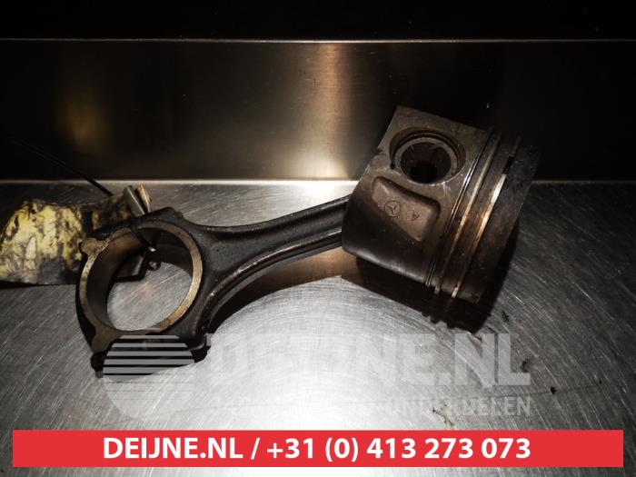Gebruikte Zuiger Mitsubishi Colt (Z2/Z3) 1.5 12V DI-D MP CZ3 Prijs € 50,00 Margeregeling aangeboden door V.Deijne Jap.Auto-onderdelen BV