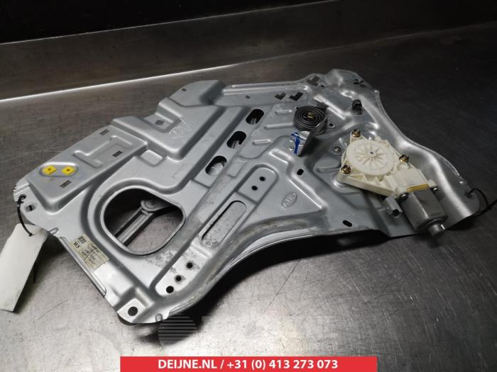 Kia Magentis Rear door window mechanism 4-door, right O291359