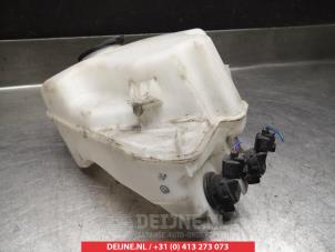 Toyota Prius Ruitensproeiertank voor O340829 foto 3