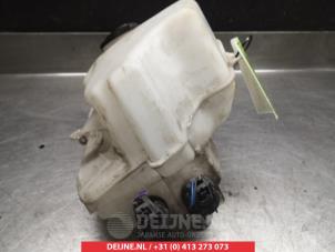 Toyota Prius Ruitensproeiertank voor O340829 foto 2