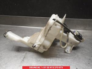 Daihatsu Sirion Scheibensprühertank vorne O340738 foto 2