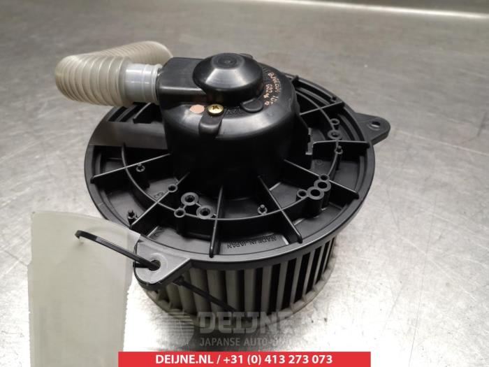 Mazda 323F Heizung Belüftungsmotor O366862
