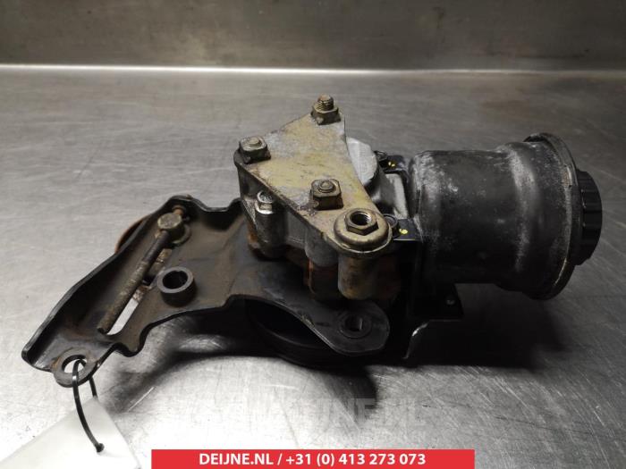 Gebruikte Servopomp Toyota Previa (R3) 2.0 D-4D 16V Prijs € 25,00 Margeregeling aangeboden door V.Deijne Jap.Auto-onderdelen BV