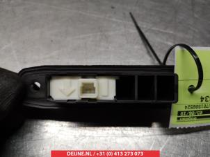 Toyota Prius Tailgate handle O296917 photo 2
