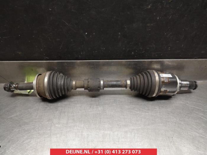 Toyota Prius Aandrijfas links-voor O318685