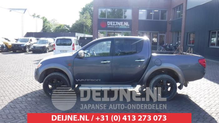 Mitsubishi L200 Portier 4Deurs links-achter O285492
