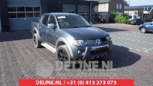 Mitsubishi L200 Front door 4-door, right O273497 photo 2