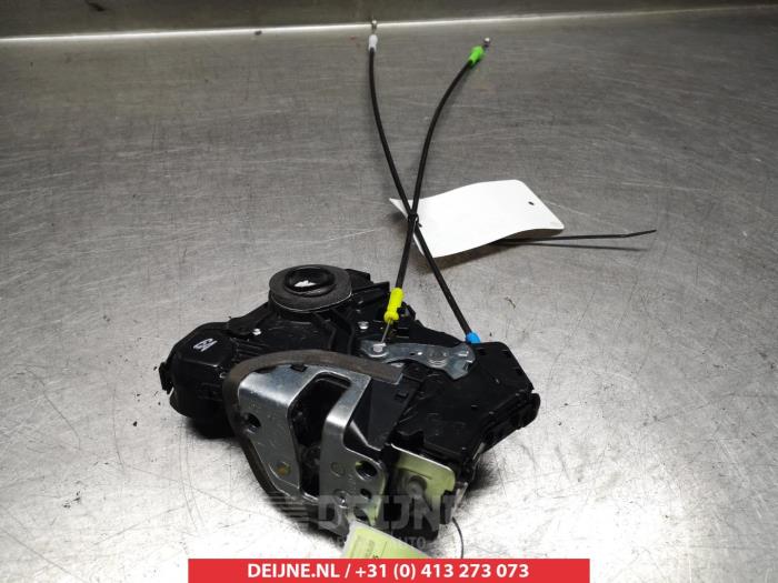 Toyota Auris Deurslot Mechaniek 4Deurs links-voor O279906