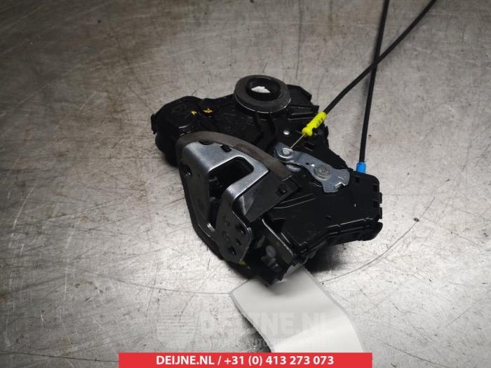 Toyota Auris Deurslot Mechaniek 4Deurs links-voor O279911