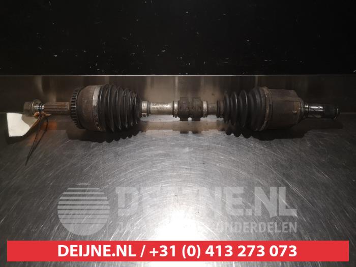 Nissan Primera Antriebswelle links vorne O317796