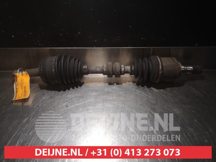 Gebruikte Aandrijfas links-voor Nissan Primera (P12) 1.9 dCi Prijs € 45,00 Margeregeling aangeboden door V.Deijne Jap.Auto-onderdelen BV