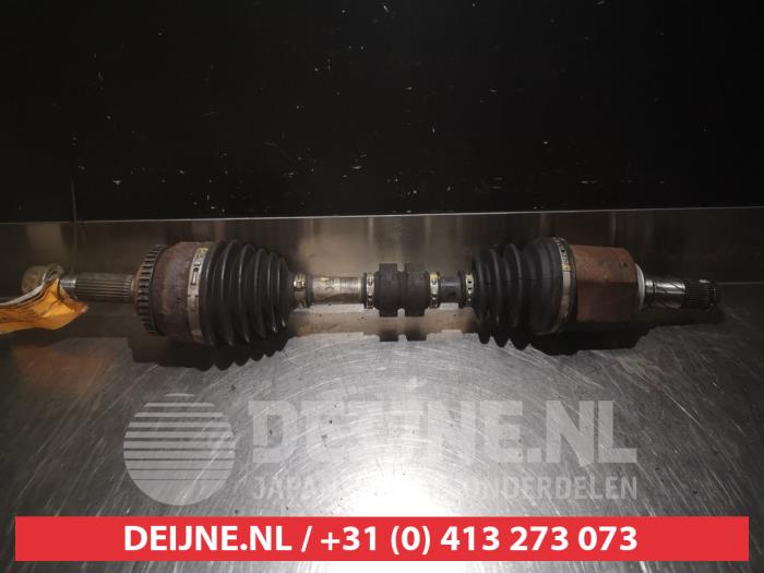 Gebruikte Aandrijfas links-voor Nissan Primera (P12) 1.9 dCi Prijs € 45,00 Margeregeling aangeboden door V.Deijne Jap.Auto-onderdelen BV