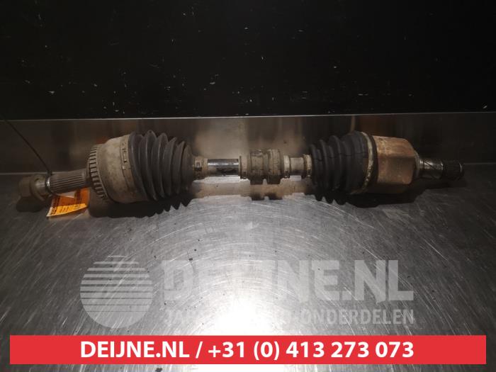 Gebruikte Aandrijfas links-voor Nissan Primera Traveller (W12) 1.9 dCi Prijs € 45,00 Margeregeling aangeboden door V.Deijne Jap.Auto-onderdelen BV