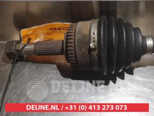Nissan Almera Aandrijfas links-voor O317765 foto 2