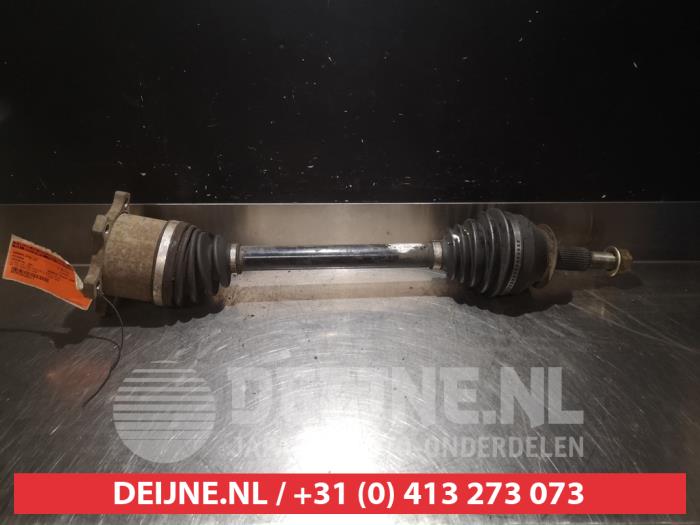 Gebruikte Steekas links-achter Nissan Pathfinder (R51) 2.5 dCi 16V 4x4 Prijs € 35,00 Margeregeling aangeboden door V.Deijne Jap.Auto-onderdelen BV