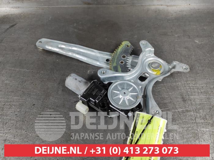 Suzuki SX-4 Ruitmechaniek 4Deurs links-achter O290873