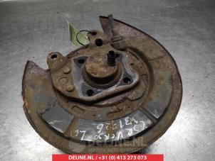 Toyota Corolla Verso Fusee links-achter O380483 foto 2