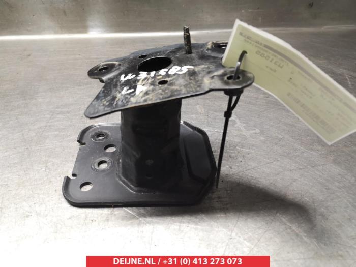 Toyota Rav-4 Bumpersteun links-achter O293279