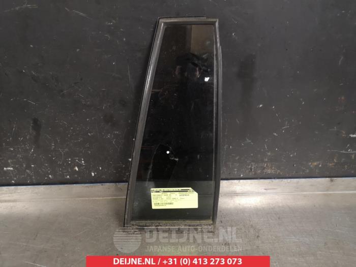 Mitsubishi Pajero Driehoeks Ruit rechts-achter O290104