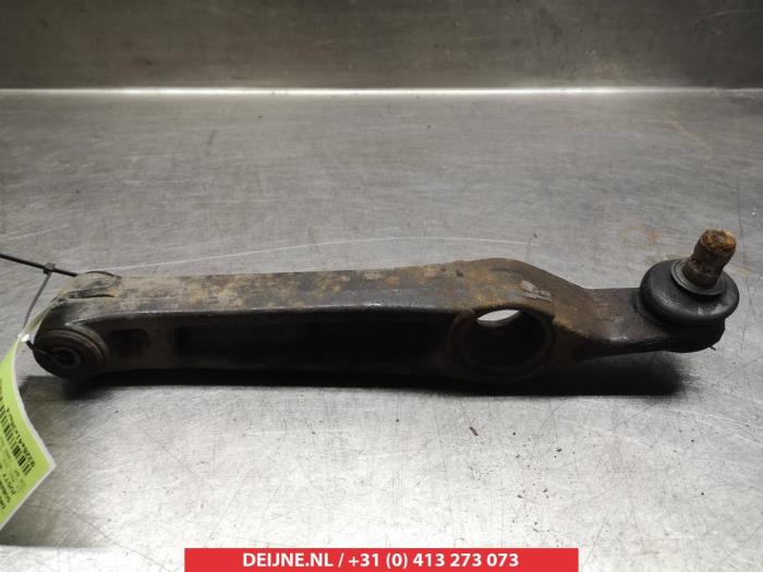 Subaru Justy Querlenker unten rechts vorne O382297