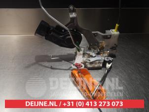 Toyota Aygo Türschlossmechanik 2-türig links O386341 foto 3