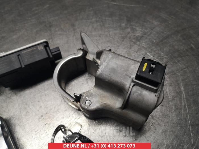 Suzuki Baleno Kontaktslot+Sleutel O335864
