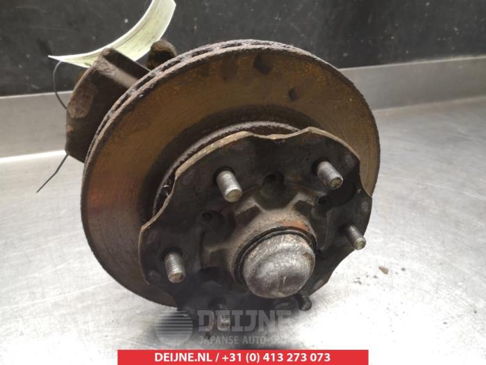Nissan NP 300 Achsschenkel rechts vorne O323590