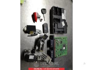 Mazda 2 Ignition lock + key O334652 photo 2