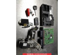 Mazda 2 Slotenset Cilinder (compleet) O277713 foto 2