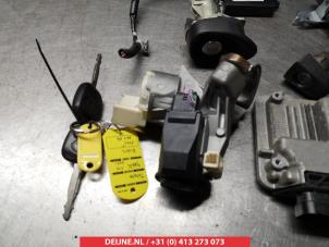 Toyota Yaris Kontaktslot+Sleutel O335996 foto 2