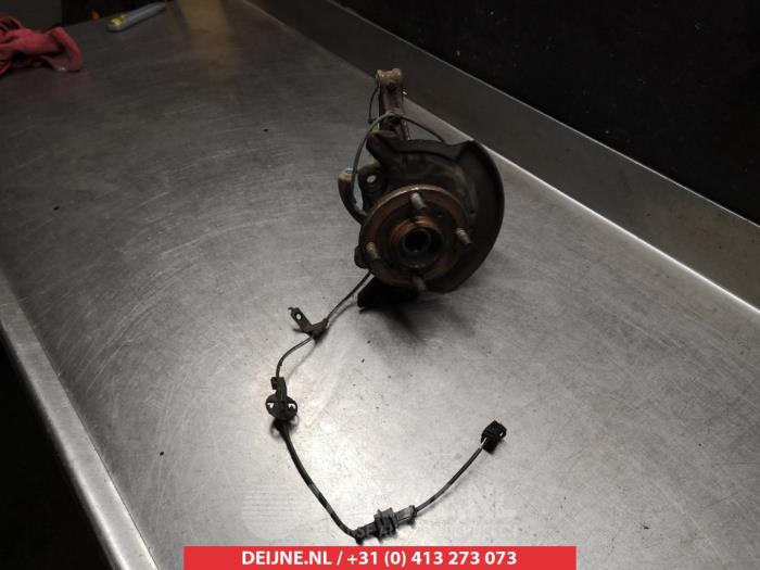 Daihatsu Cuore Fusee links-voor O390090