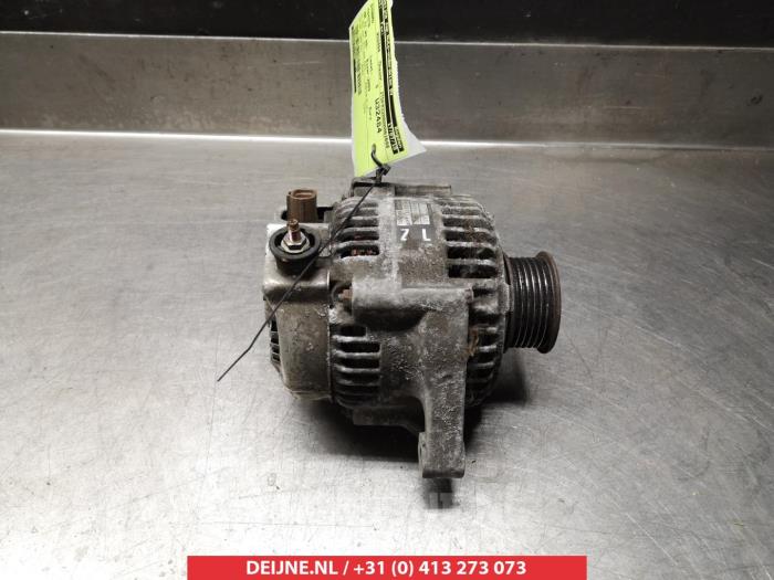 Dynamo van een Toyota MR2 (ZZW30) 1.8 16V VT-i 2003