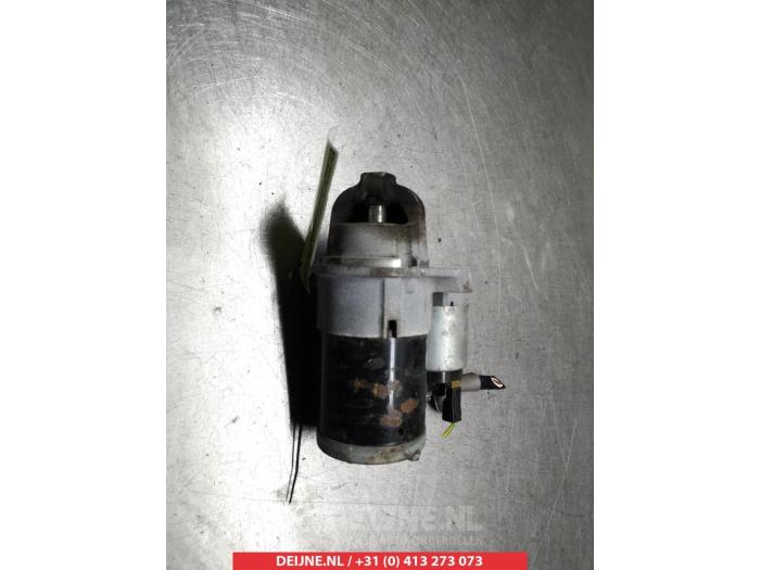 Startmotor van een Suzuki Splash 1.0 12V 2009