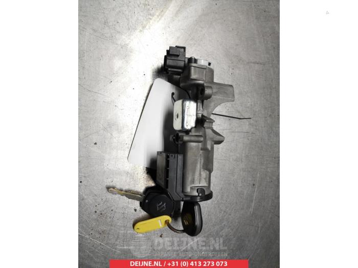 Suzuki Swift Ignition lock + key O335877