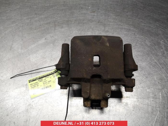 Mitsubishi Pajero Remklauw (Tang) links-achter O376441