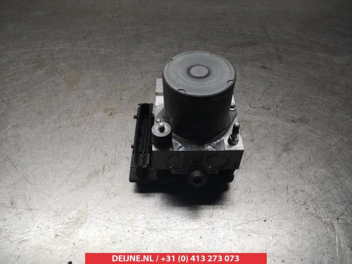 Gebruikte ABS Pomp Nissan 370 Z (Z34A) 3.7 V6 24V VVEL Prijs € 100,00 Margeregeling aangeboden door V.Deijne Jap.Auto-onderdelen BV